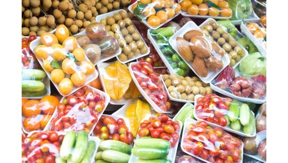 Plastica vietata dal 2021: iniziamo dai reparti ortofrutta
