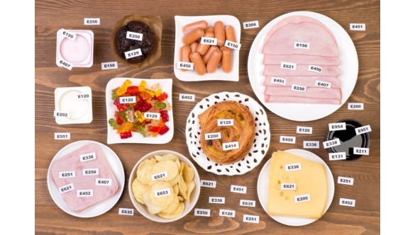 Gli effetti collaterali degli additivi alimentari: cosa provocano al cervello